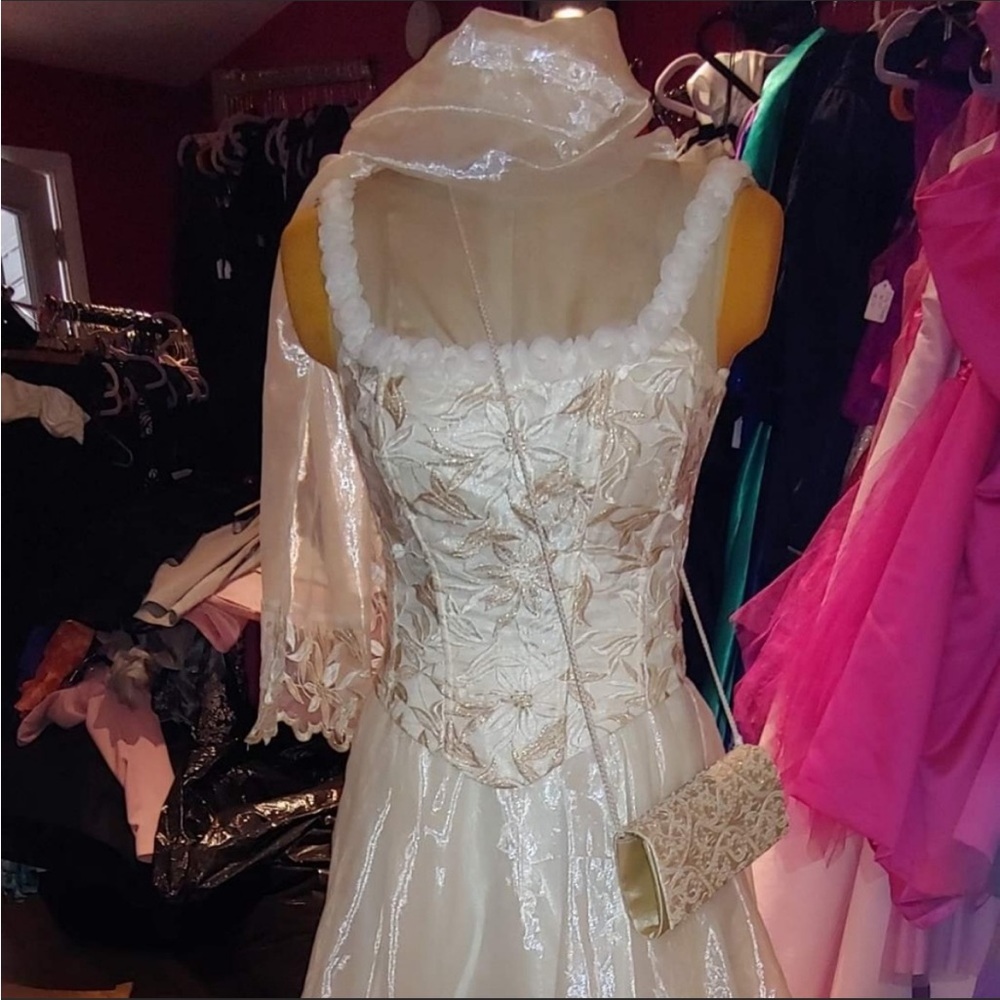 Beautiful white formal dress S size comes with shawl. Shoes & purse not included